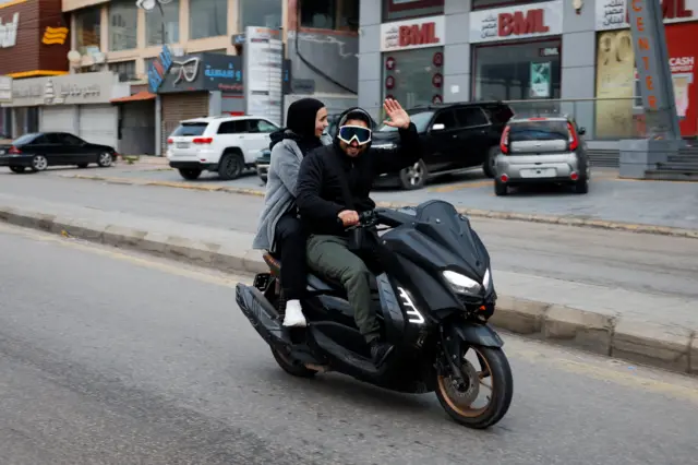 عائدان إلى صور