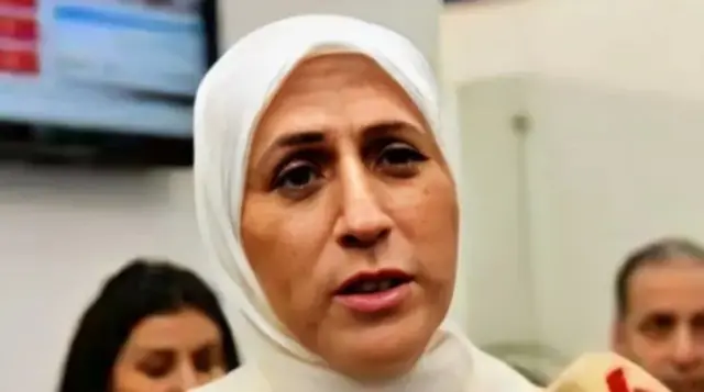 ميساء صابرين مرتدية حجاباً أبيض اللون