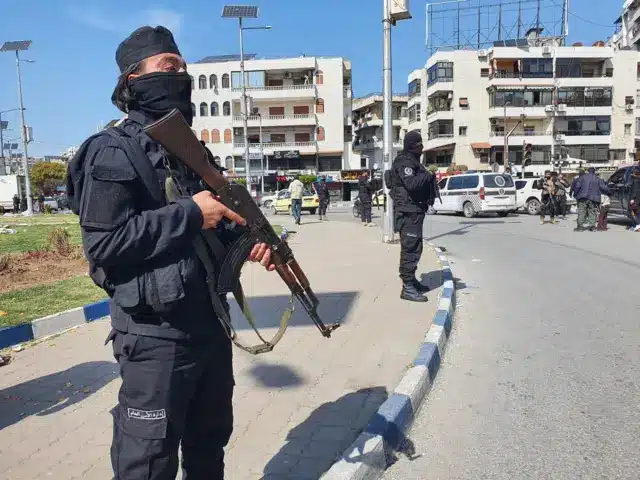 قوات أمنية سورية تنتشر في منطقة الساحل.