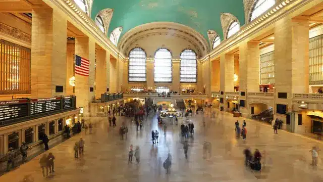 انخفاض عدد المسافرين يشير إلى أن الولايات المتحدة ربما تفقد قوتها ونفوذها