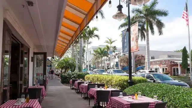 من المحتمل أن تشعر الفنادق والمطاعم والشركات المحلية بتأثير مقاطعة السفر. 