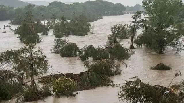 مناطق غمرتها مياه الفيضانات.