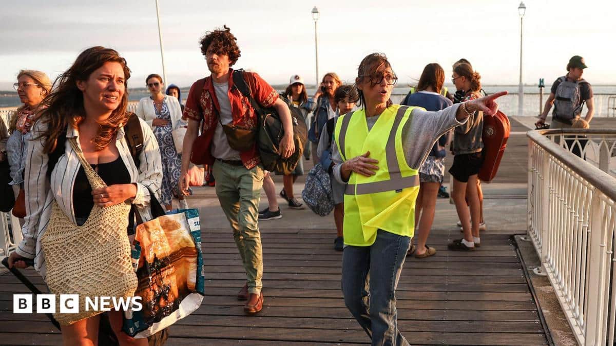 France evacuates Cap Ferret as wildfires continue
