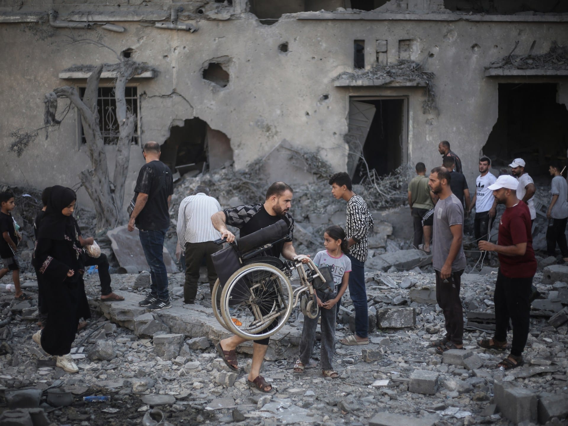 Israeli Strikes Kill Six Across Gaza Strip