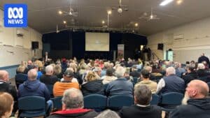Dozens of locals at Tailem Bend town hall public forum about proposed AI factory