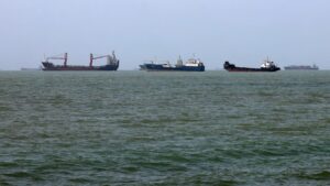 Oil Prices Rise as Hormuz Deal Doubts Deepen